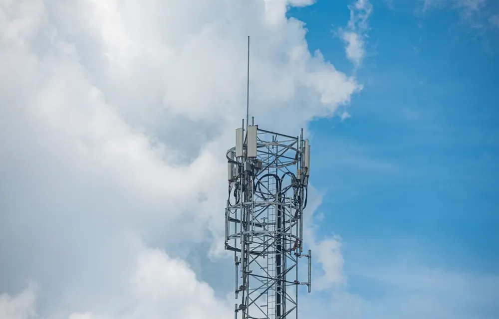 what is guyed tower